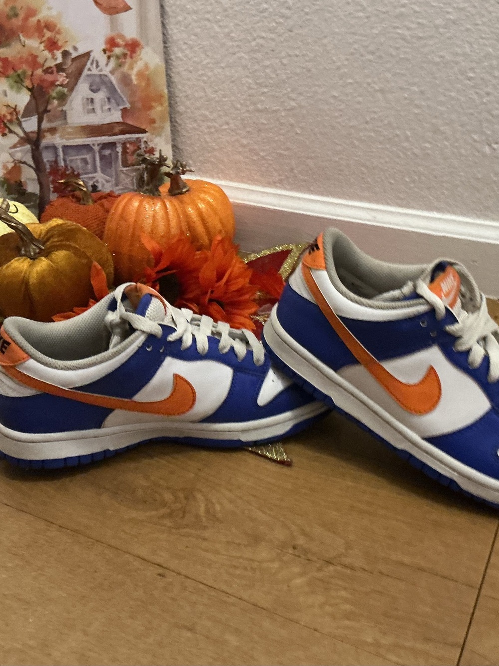 Nike Kids Low-Top Sneakers in White, Blue & Orange